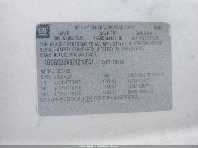 Chevrolet Express Work Van Image 13