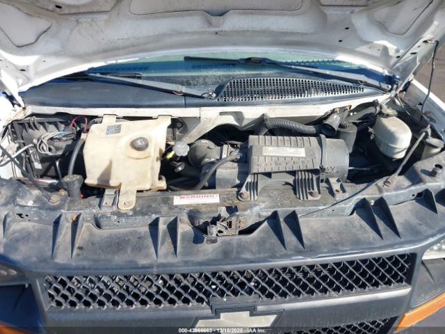 Chevrolet Express Work Van Image 7