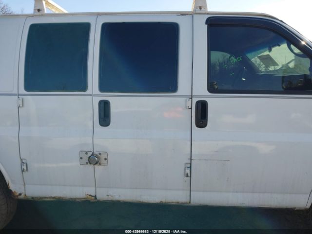 Chevrolet Express Work Van Image 5