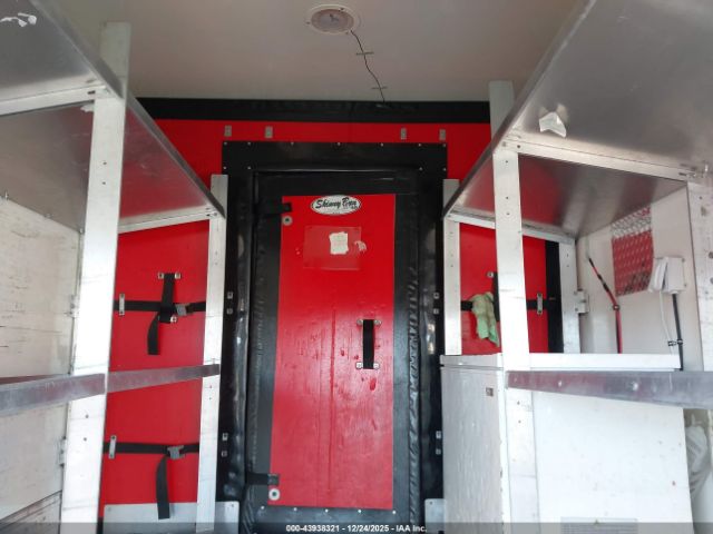 Chevrolet Express Work Van Image 4