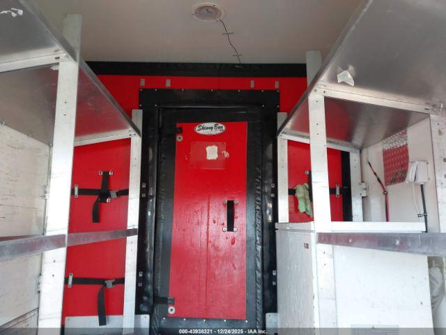 Chevrolet Express Work Van Image 4