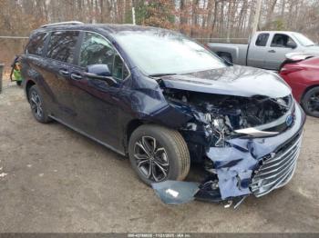  Salvage Toyota Sienna