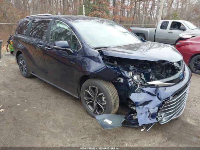  Salvage Toyota Sienna