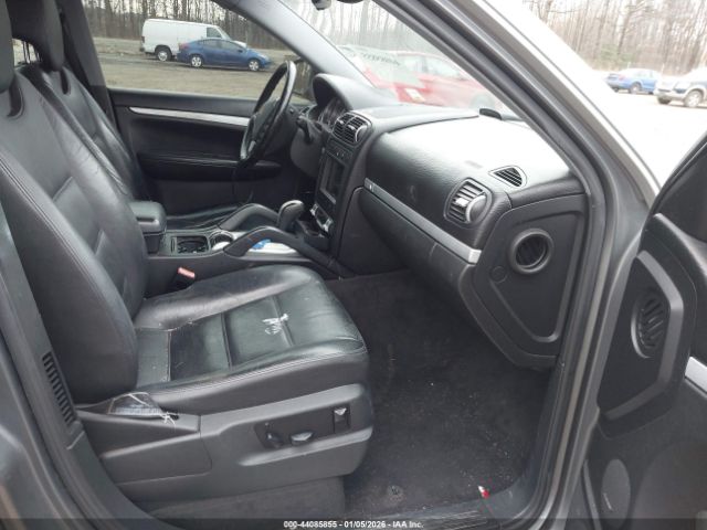 Porsche Cayenne Image 10