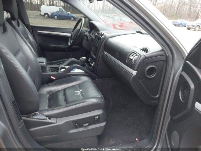 Porsche Cayenne Image 10