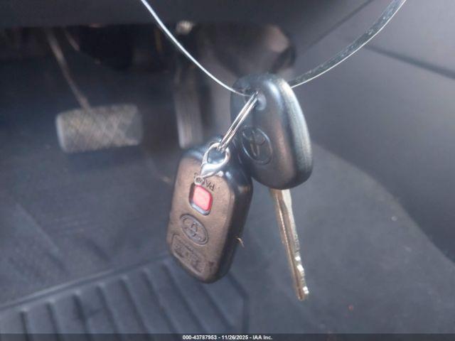 Toyota Matrix Image 13