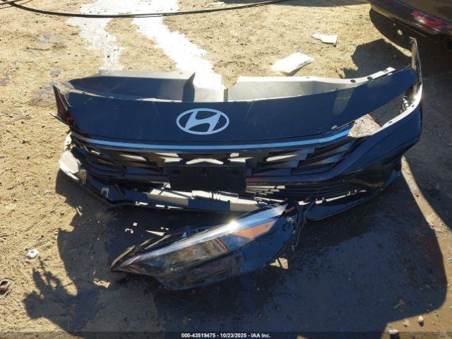 Toyota Corolla Le Image 13