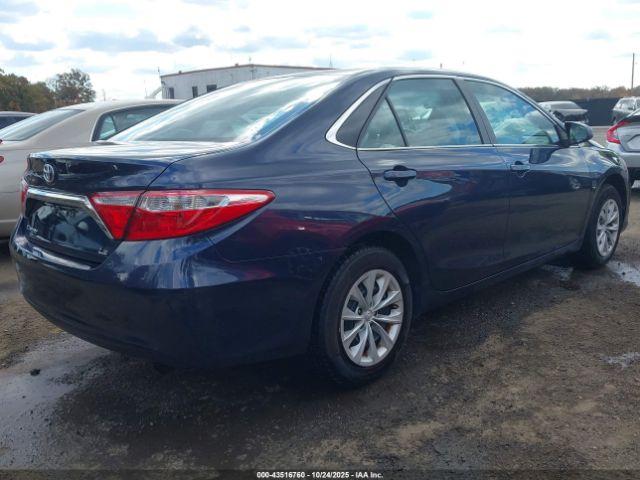Toyota Camry Le Image 12