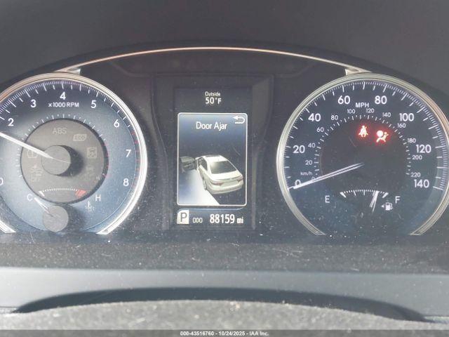 Toyota Camry Le Image 9