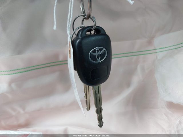 Toyota Camry Le Image 4