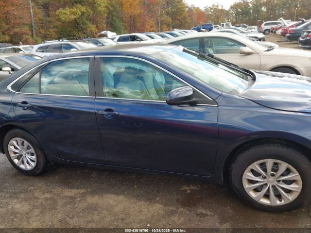 Toyota Camry Le Image 6