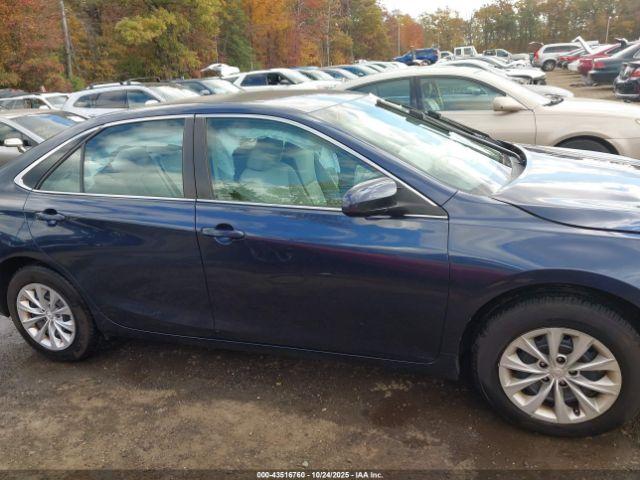 Toyota Camry Le Image 6