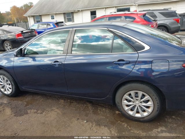 Toyota Camry Le Image 8