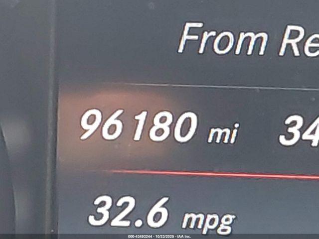 Mercedes-Benz C-Class 4matic Image 14