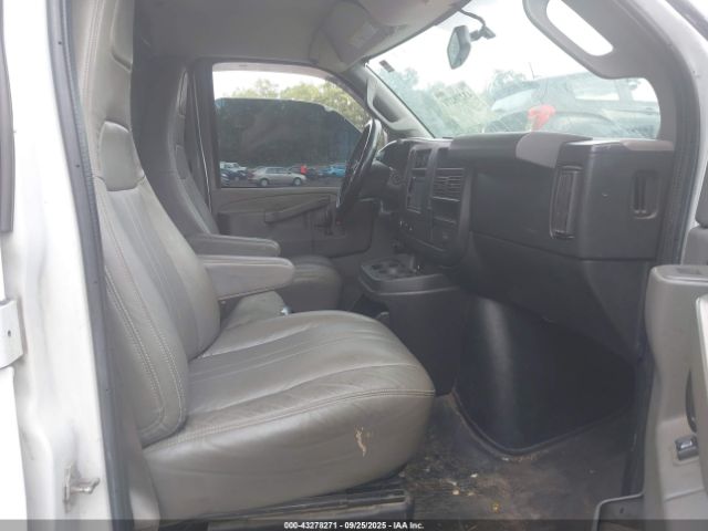 Chevrolet Express Work Van Image 10