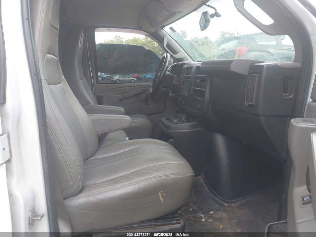Chevrolet Express Work Van Image 10