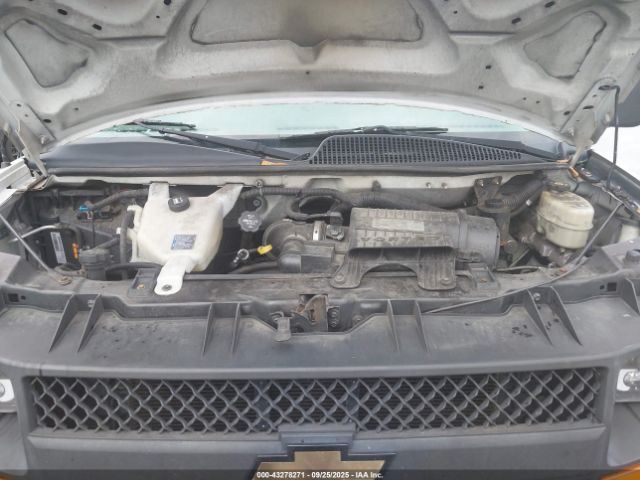 Chevrolet Express Work Van Image 3