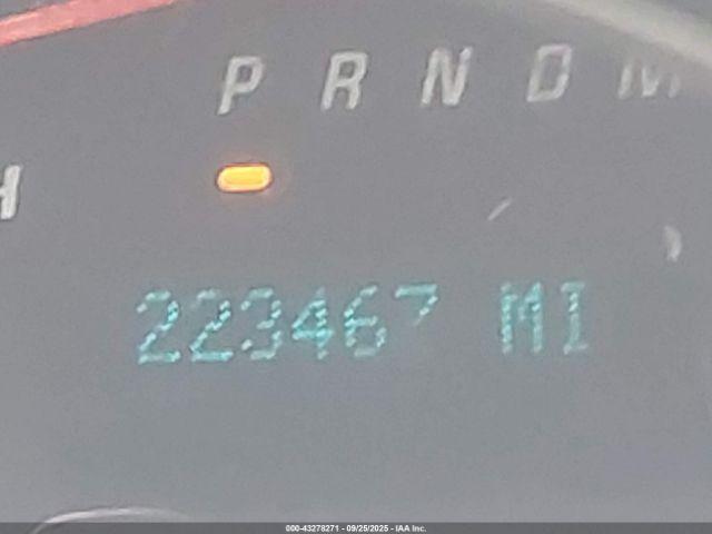 Chevrolet Express Work Van Image 4