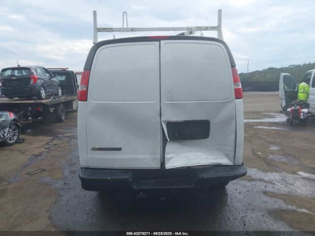 Chevrolet Express Work Van Image 9