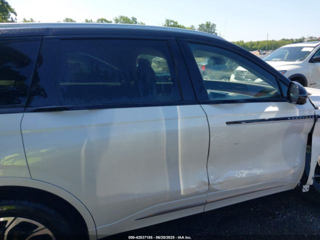 Lincoln Nautilus Reserve Image 13