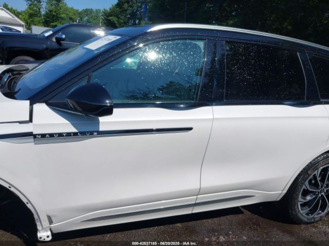 Lincoln Nautilus Reserve Image 14