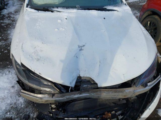 Chrysler 200 Limited Platinum Image 13