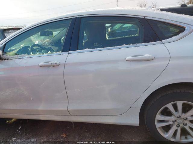 Chrysler 200 Limited Platinum Image 2