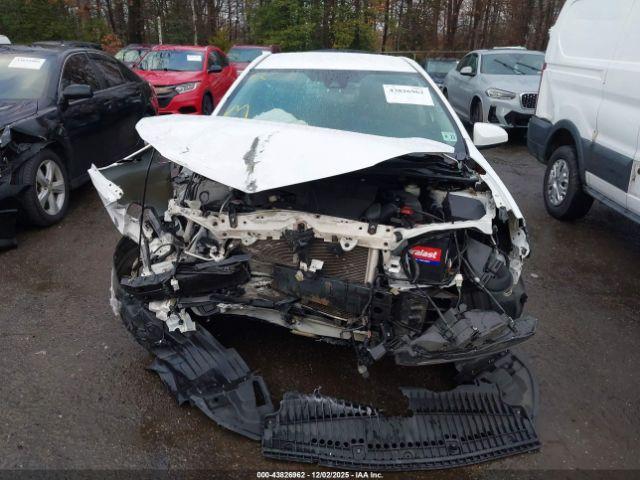 Toyota Corolla Le Image 12