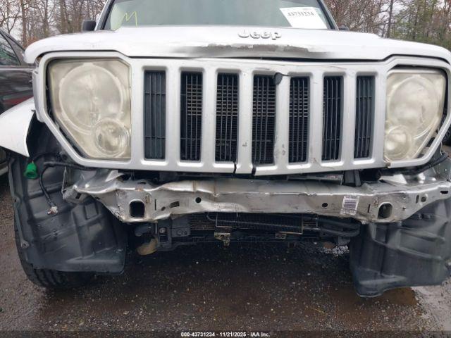 Jeep Liberty Sport Image 16