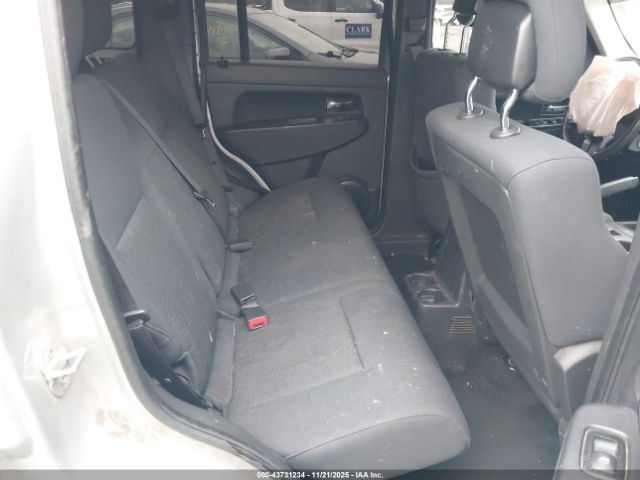 Jeep Liberty Sport Image 7