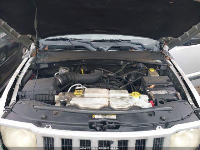 Jeep Liberty Sport Image 9