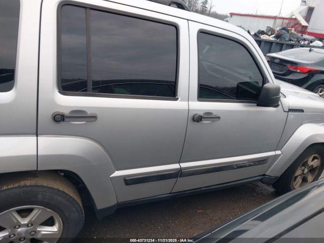 Jeep Liberty Sport Image 12