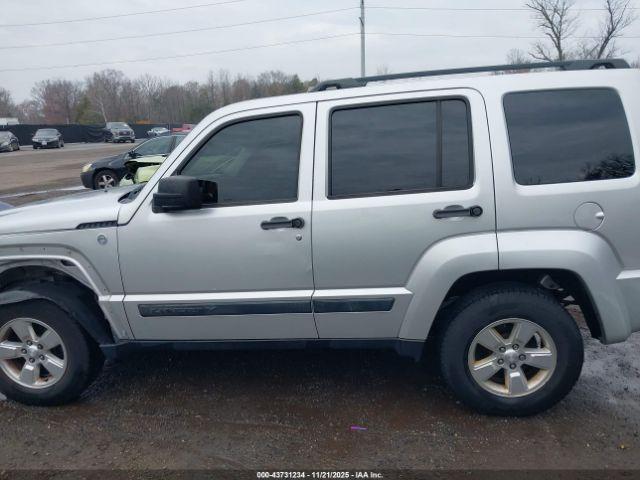 Jeep Liberty Sport Image 15