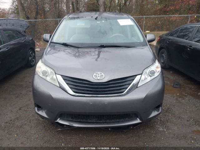 Toyota Sienna Le V6 Image 4