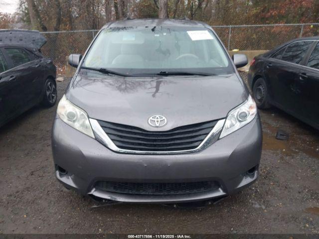 Toyota Sienna Le V6 Image 4