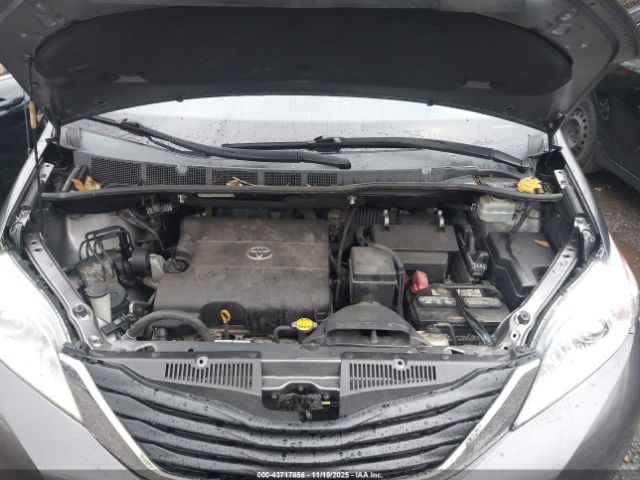 Toyota Sienna Le V6 Image 13