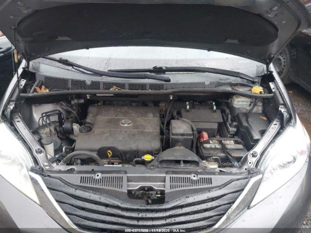 Toyota Sienna Le V6 Image 13