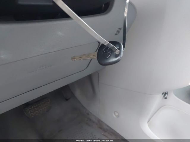 Toyota Sienna Le V6 Image 10