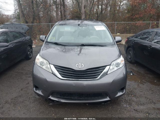 Toyota Sienna Le V6 Image 8