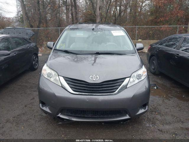 Toyota Sienna Le V6 Image 8