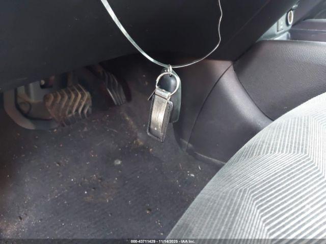 Nissan Rogue S Image 9