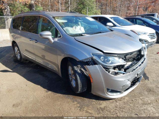  Salvage Chrysler Pacifica