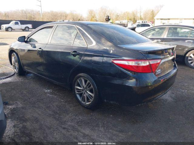 Toyota Camry Se Image 8