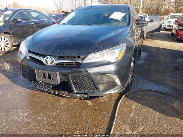 Toyota Camry Se Image 12