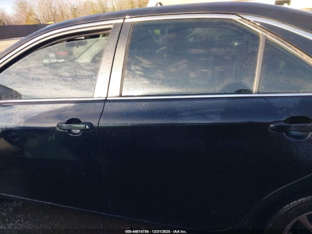 Toyota Camry Se Image 3