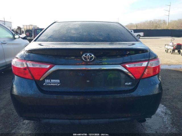 Toyota Camry Se Image 16