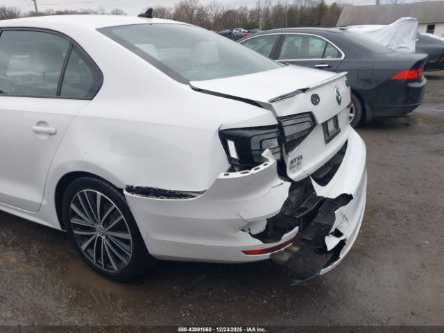 Volkswagen Jetta 1.8t Sport Image 11