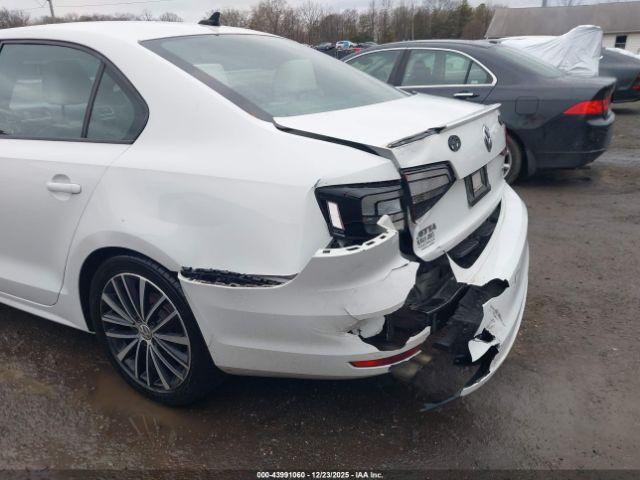 Volkswagen Jetta 1.8t Sport Image 11