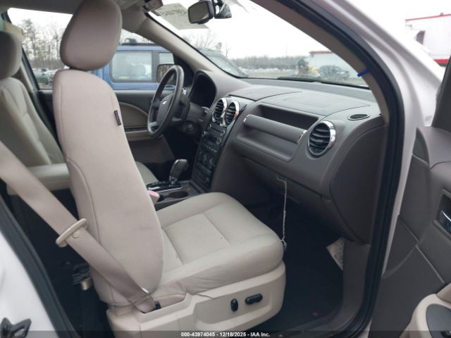 Ford Taurus X Sel Image 3