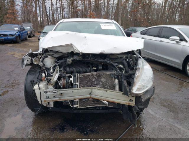 Nissan Versa 1.6 Sv Image 12